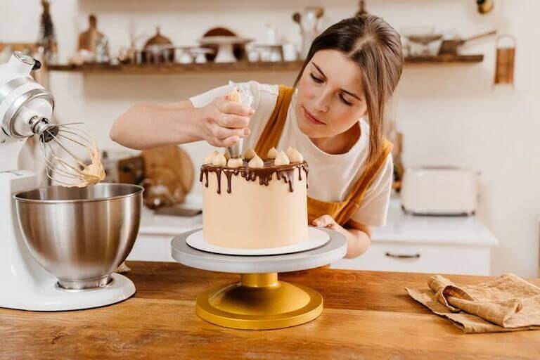 Cake Decorator